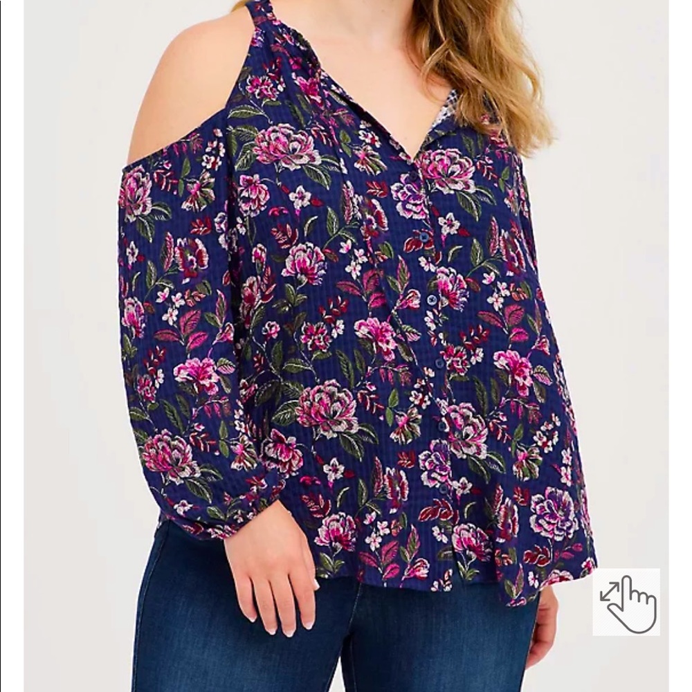 NWT TORRID Cold Shoulder Blouse / Size 0 (L) / Navy Crinkle Gauze Floral